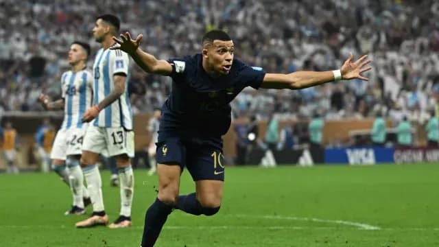 El jugador de Francia, Kylian Mbappe, celebra su gol en la final del Mundial en Qatar con Argentina. Foto: Reuters