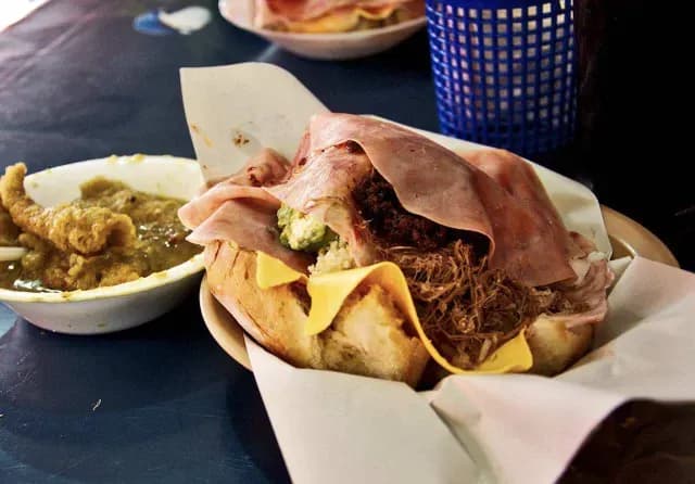 Tortas de la barda, platillo típico de Tampico, Tamaulipas