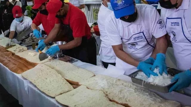 Lánzate a Probar Gratis la Torta de 75 Metros y 900 Kilos en CDMX