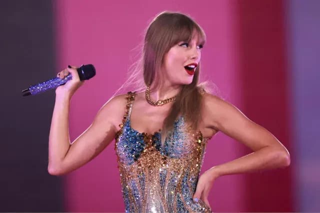 Taylor Swift durante un concierto en California