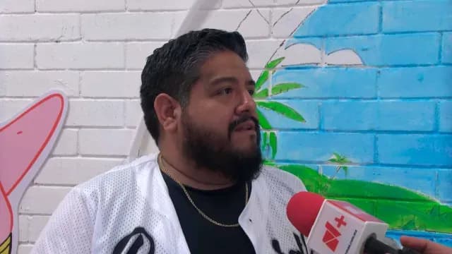 'Profe Chido' le pone creatividad y entusiasmo a su trabajo para enseñar mejor a sus alumnos