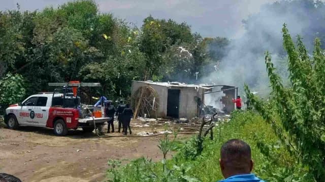 Cuerpos de emergencia acudieron a la zona para sofocar el fuego. Foto: X @PC_Estatal