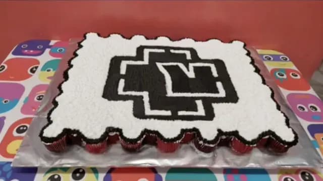 Niño pide pastel de cumpleaños de Rammstein