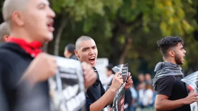 Contingentes comenzaron a congregarse a las 15 horas en inmediaciones del Ángel de la Independencia. Foto: EFE