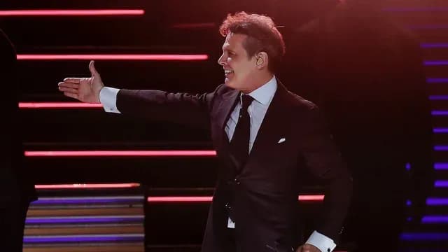 Luis Miguel durante un concierto en Chile