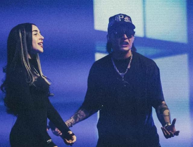 Nicki Nicole en concierto con Peso Pluma