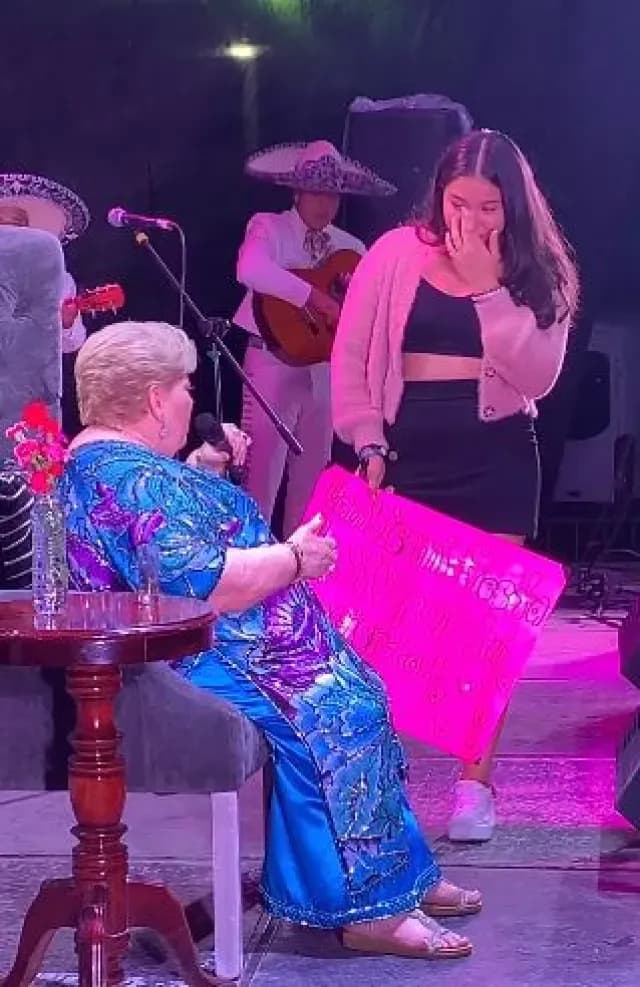 Quinceañera en el concierto de Paquita La del Barrio