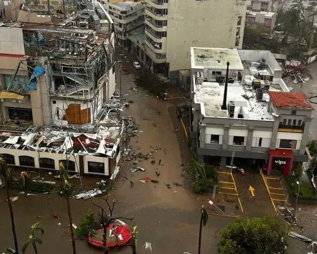 Plaza Galerías Diana en la Costera Miguel Alemán