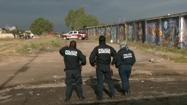 Elementos de seguridad acordonaron la zona donde encontraron las bolsas. Foto: Miguel Sánchez N+