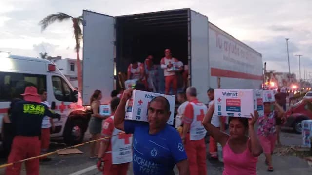 Diez mil despensas fueron entregadas el viernes por la Cruz Roja. Foto: Cruz Roja Edomex