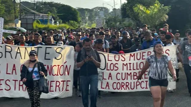 Caravana migrante sale de Tapachula, Chiapas