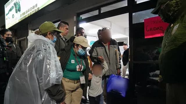 Aseguran a migrantes en terminal de autobuses del Norte