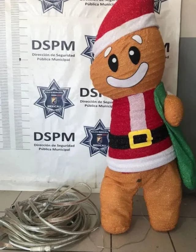 Detienen a Hombre por Robar Adornos Navideños en Mexicali