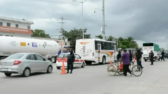 Operativos policiacos en 7 municipios del estado de Veracruz dejaron como saldo 154 migrantes bajo resguardo | Foto: Isaías Muñoz | N+