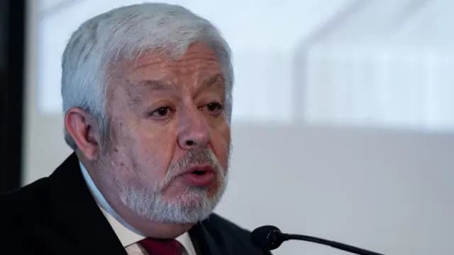 Jaime Maussan durante una conferencia