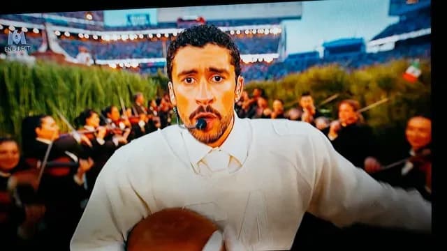 Bandera de Mexico escondida show bad bunny super bowl