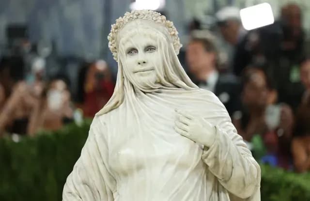 Heidi Klum convertida en estatua de mármol