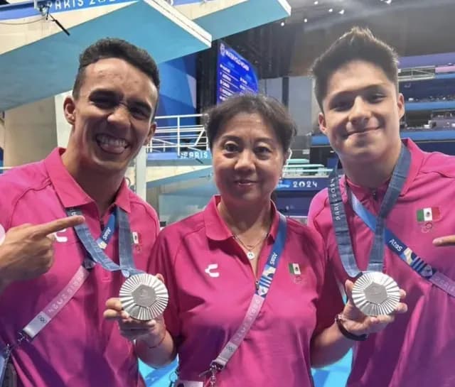 Osmar Olvera y Juan Celaya junto a Ma Jin en París 2024