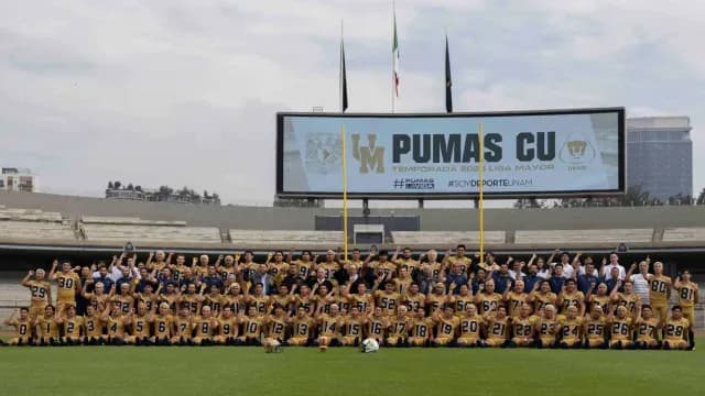 Un centenar de jugadores integra el equipo de futbol americano Pumas CU.