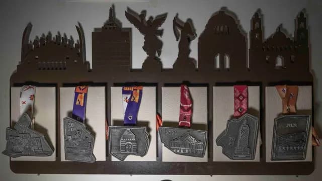 Algunas de las medallas que ha logrado Juana en el maratón de la Ciudad de México.