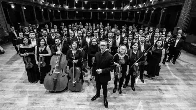 La Orquesta Filarmónica de Jalisco, dirigida por José Luis Castillo