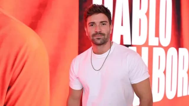 Pablo Alborán interpreta la canción de Papás por siempre