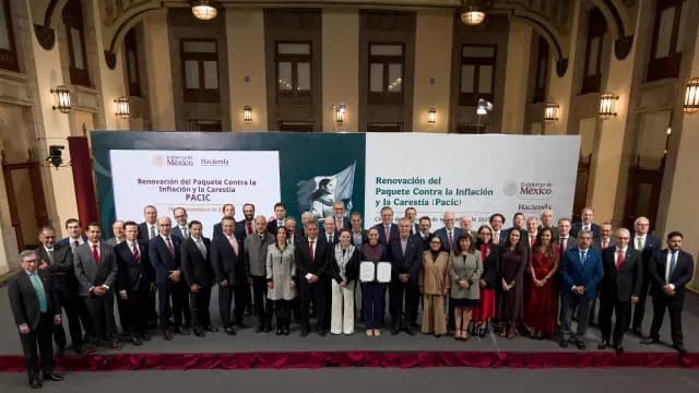 Sheinbaum y empresarios firman acuerdo de renovación del PACIC. Foto: Presidencia de México