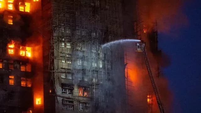 Imágenes del Incendio en Complejo de Hong Kong. Foto: EFE