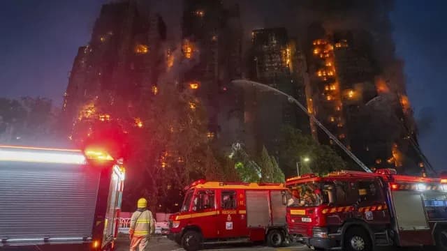 Imágenes del Incendio en Complejo de Hong Kong. Foto: EFE