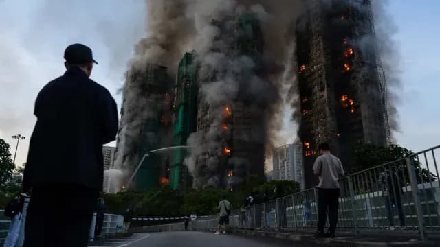 Imágenes del Incendio en Complejo de Hong Kong. Foto: EFE