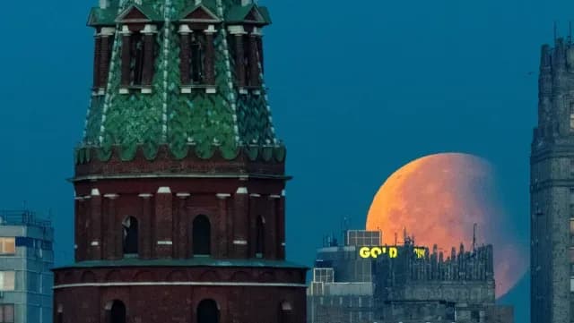 Espectaculares Imágenes de la Superluna junto con Eclipse Lunar Parcial