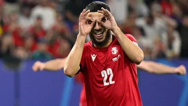 Mikautadze anotó en los tres partidos de Georgia de la fase de grupos. Foto AFP