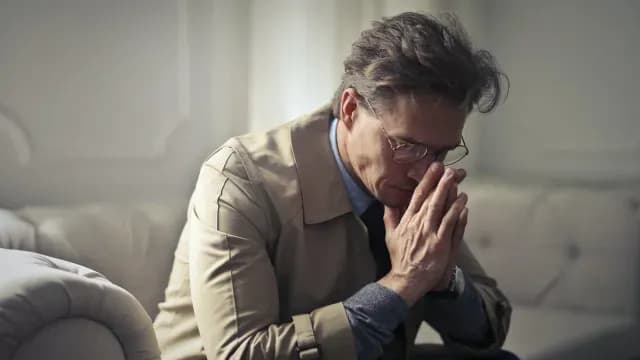 Persona con ataque de ansiedad
