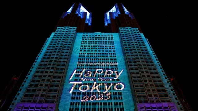 Mapping en edificio de Tokio, Japón, por Año Nuevo 2025
