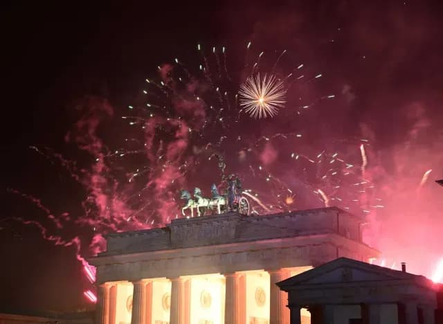 Fuegos artificiales en Berlín por el Año Nuevo