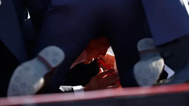 Donald Trump es herido durante mitin de campaña. Foto: AFP