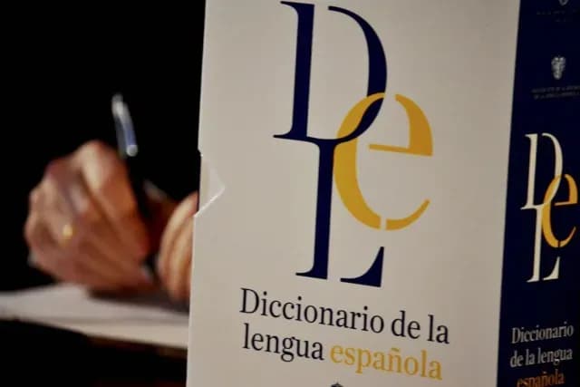 Ejemplar del Diccionario de la Lengua Española