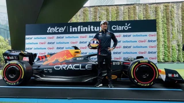 Checo Pérez durante conferencia de prensa en Ciudad de México