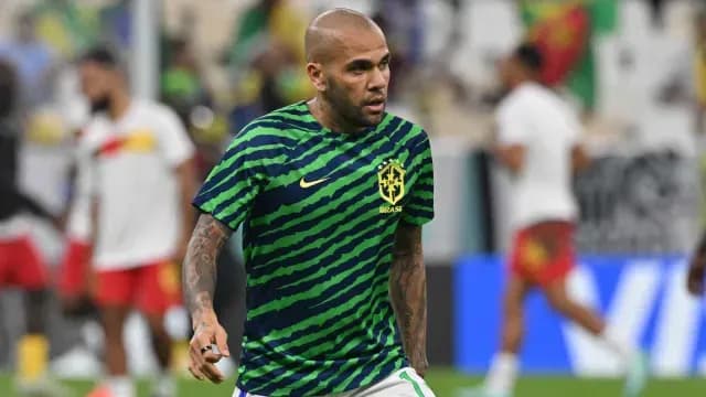 Trasladan a Dani Alves a otra cárcel en España