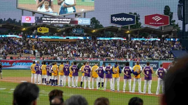 Jugadores de Dodgers portaron el jersey de Kobe Bryant. Foto: AP