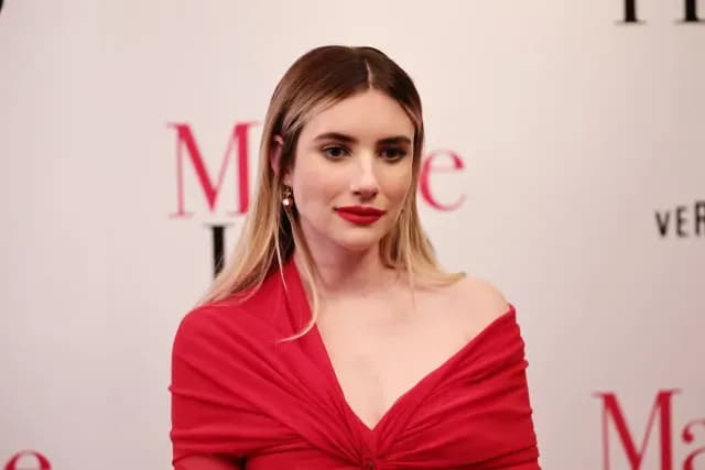 Emma Roberts en una alfombra roja