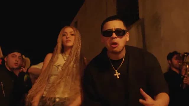 Shakira y Fuerza Regida en el video de ‘El jefe’