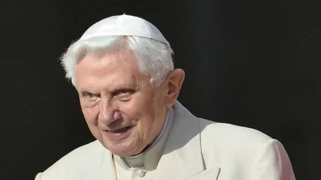 Insomnio fue motivo de renuncia del papa Benedicto XVI