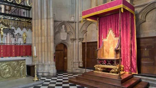 ¿Qué significa cada objeto de la coronación del rey Carlos III?