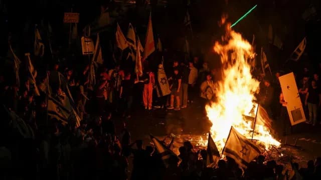 Protestas contra la reforma judicial de Israel y la destitución del ministro de Defensa, en Tel Aviv. Foto: Reuters