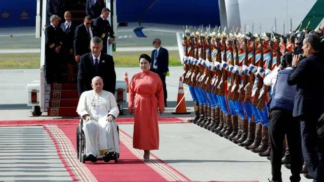 El papa Francisco llega a Mongolia