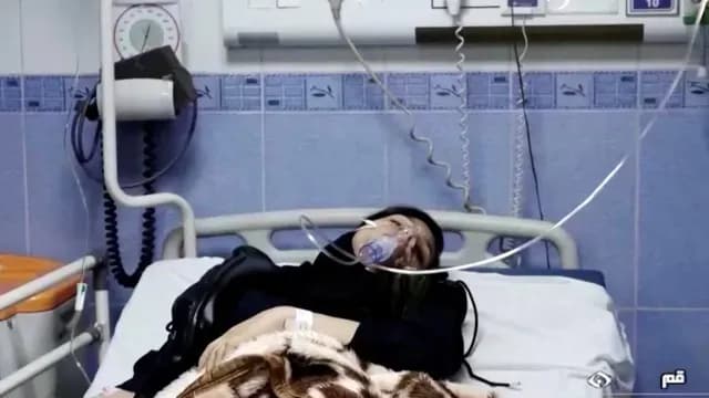 Joven yace en el hospital después de informes de envenenamiento en Irán, el 2 de marzo. Foto: Reuters | Archivo
