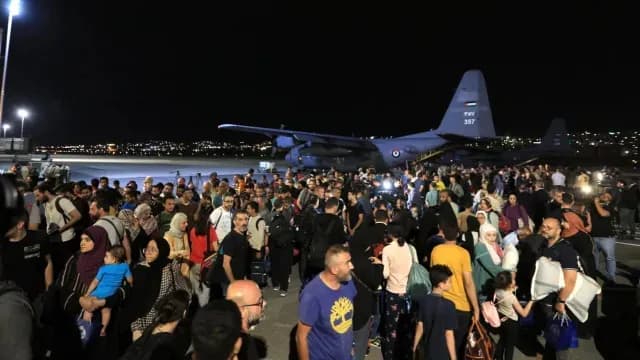 Un grupo de 343 ciudadanos de Jordania, Palestina, Irak, Siria y Alemania salen de Sudan