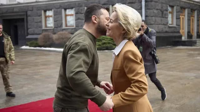 Presidenta de la Comisión Europea viaja a Kiev; se reúne con Zelenski