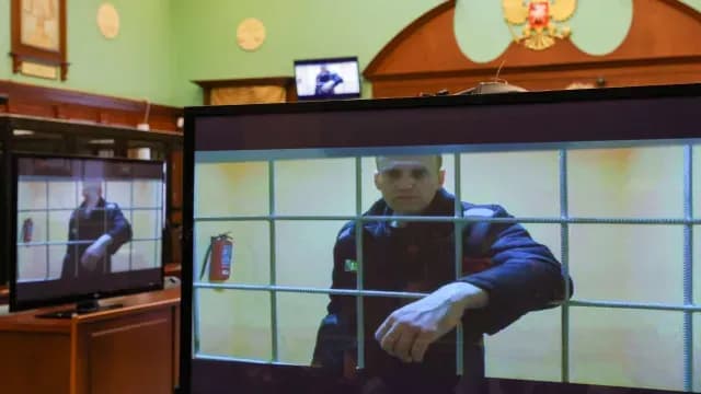 Alexei Navalny se ve a través de un enlace de video del penal correctiva. Foto: Reuters | Archivo